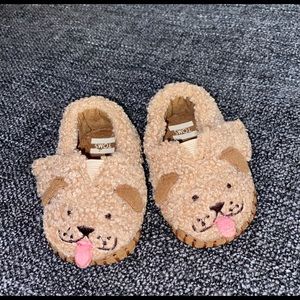 Baby TOMS Brown/Tan Dog Slippers Size 1 Very Gently Used